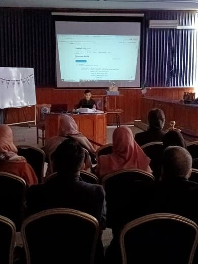 يوم اعلامي حول كيفية استعمال الارضية التعليمية لطلبة ماستر إدارة المنظمات بمركز باب الزوار