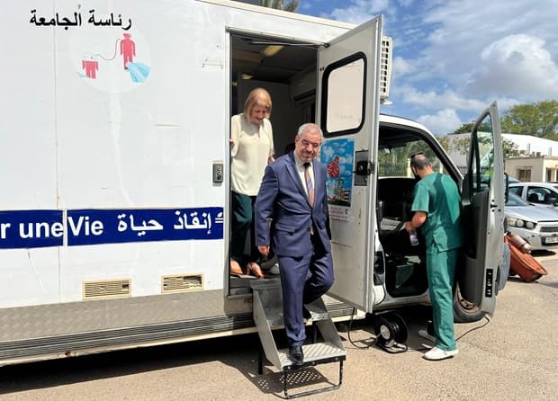 حملة تبرع بالدم برئاسة جامعة التكوين المتواصل و مختلف مراكزها